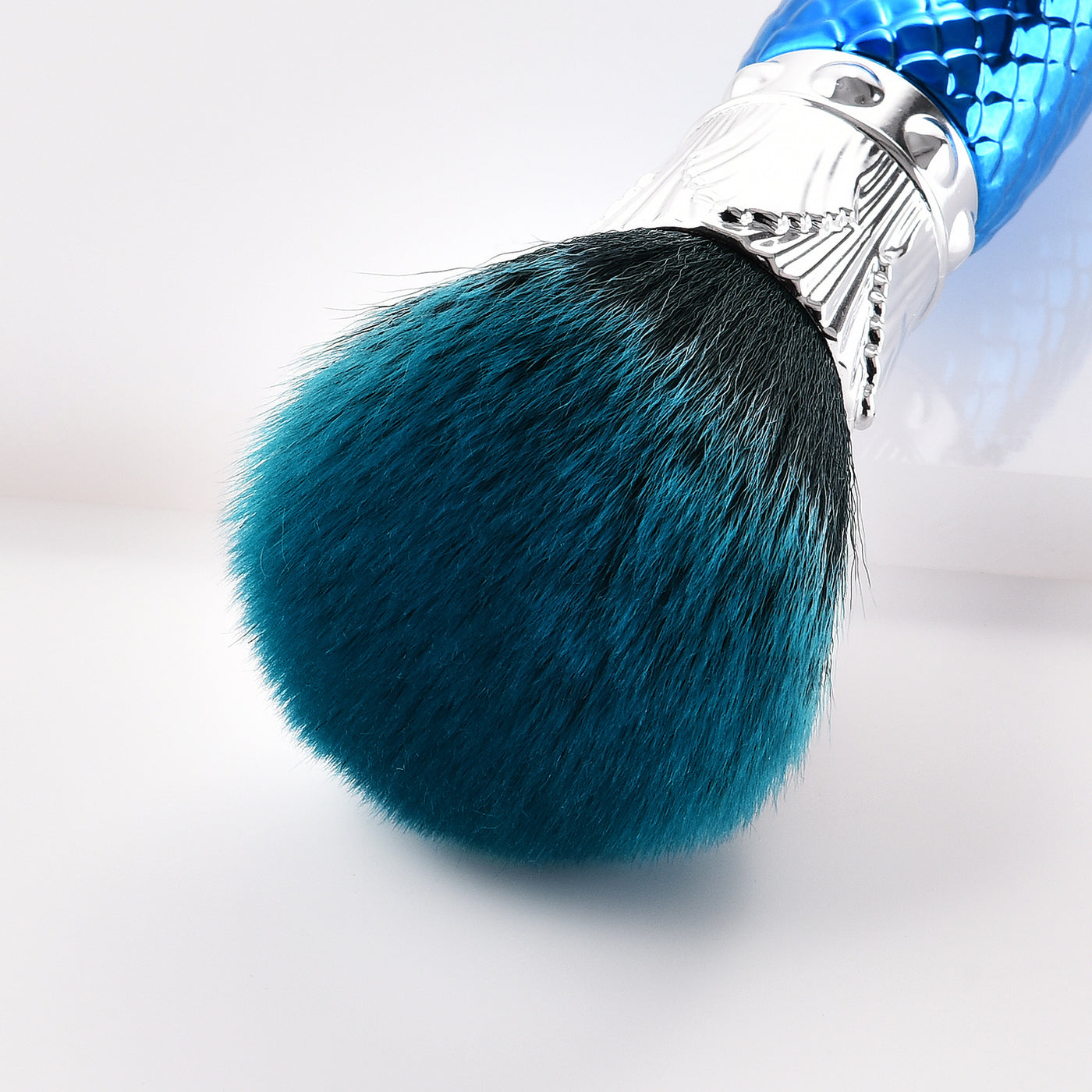 Pinceau de maquillage bleu
